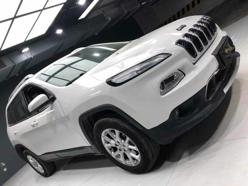 成都17年Jeep自由光2