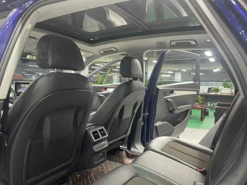 成都18年奥迪Q54