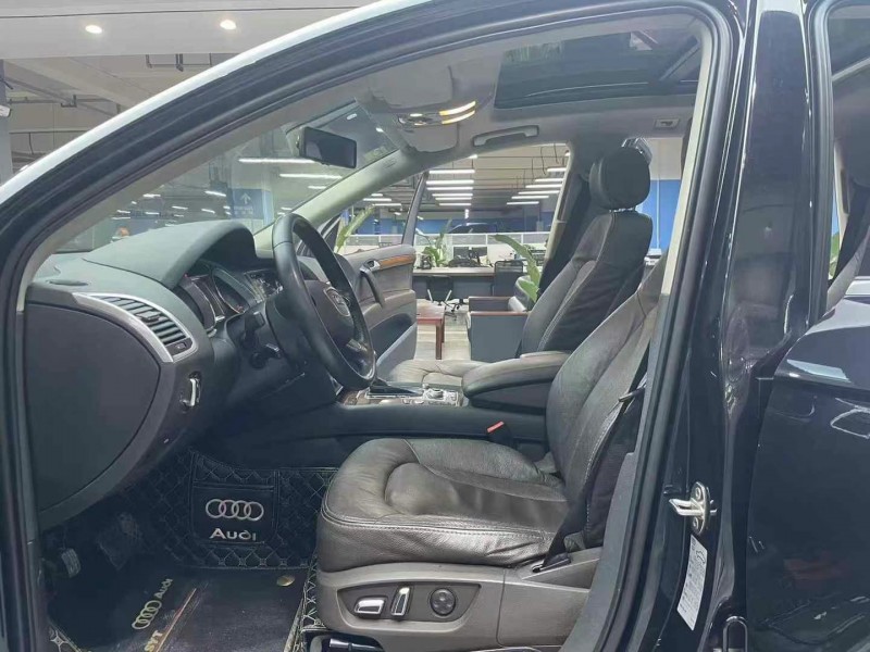 成都15年奥迪Q73