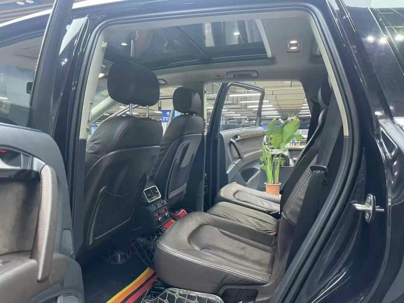 成都15年奥迪Q74