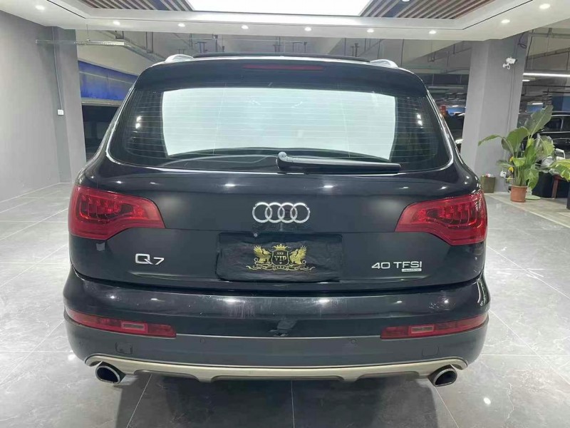 成都15年奥迪Q75