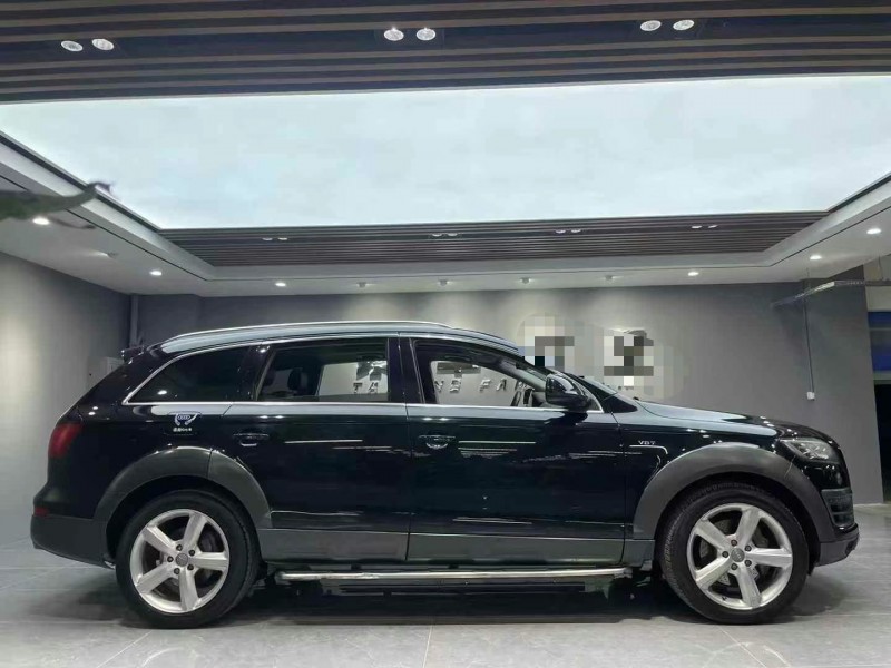 成都15年奥迪Q76