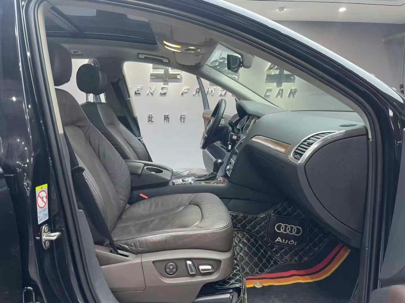 成都15年奥迪Q77