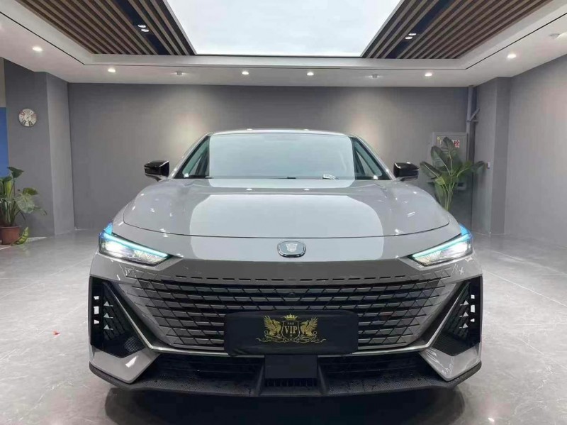 成都23年长安汽车UNI-V1