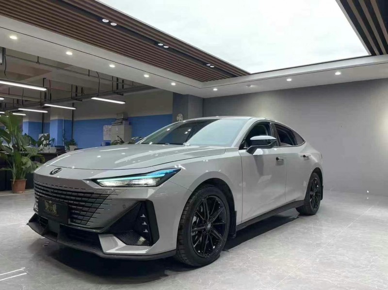 成都23年长安汽车UNI-V2