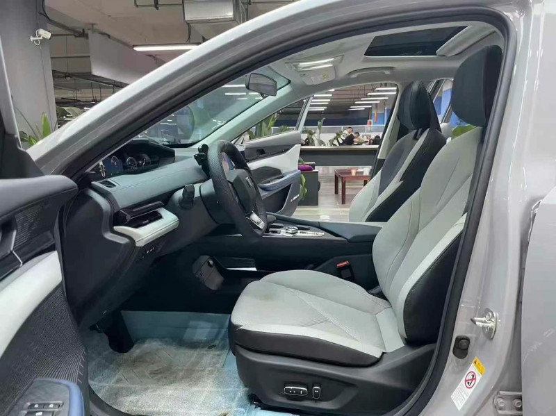 成都23年长安汽车UNI-V3