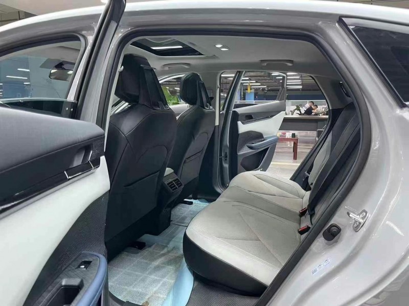 成都23年长安汽车UNI-V4