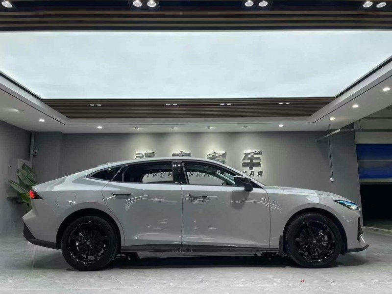 成都23年长安汽车UNI-V6