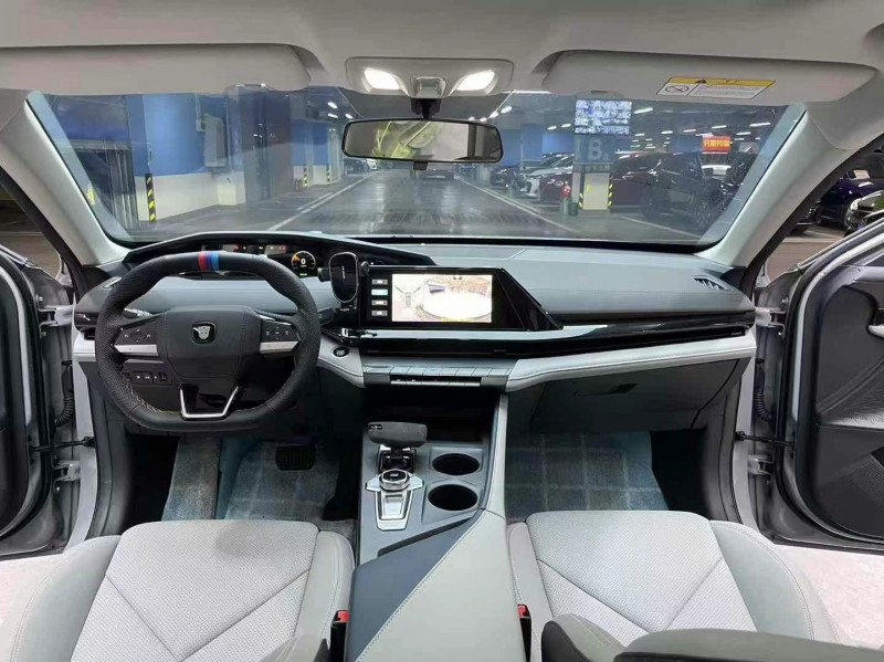 成都23年长安汽车UNI-V8