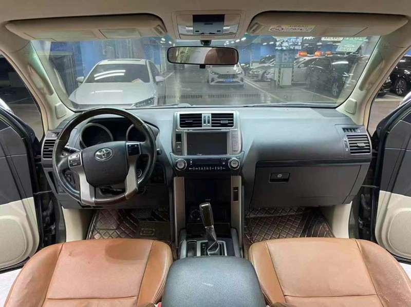 成都14年丰田普拉多8