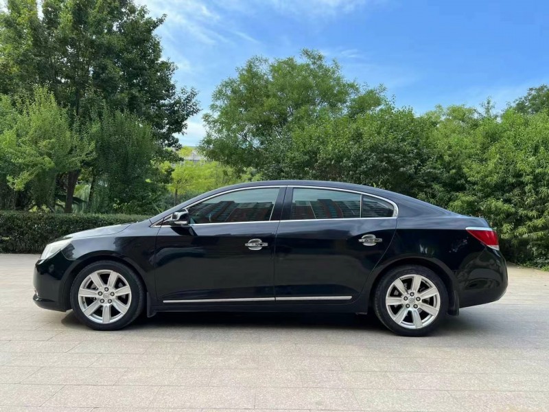 邢台13年别克君越4