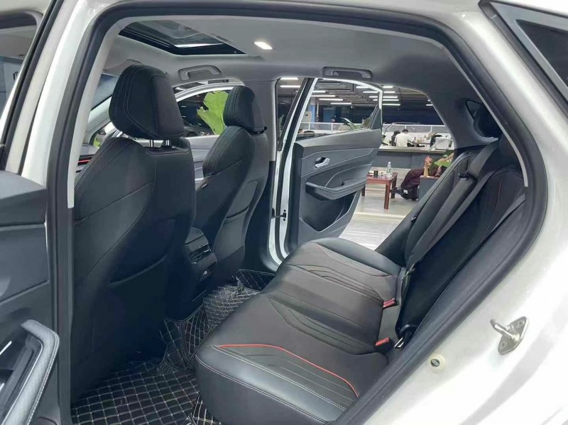 成都23年吉利缤瑞6