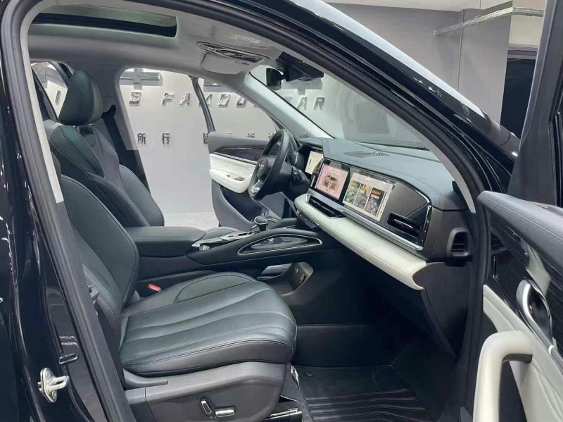 成都23年吉利星越7