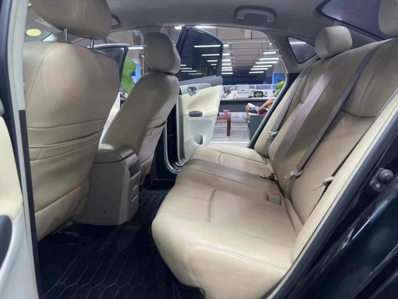 成都18年日产轩逸4