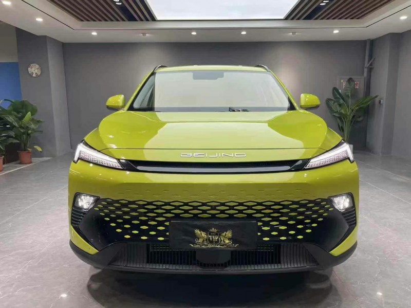 成都23年北汽制造魔方1