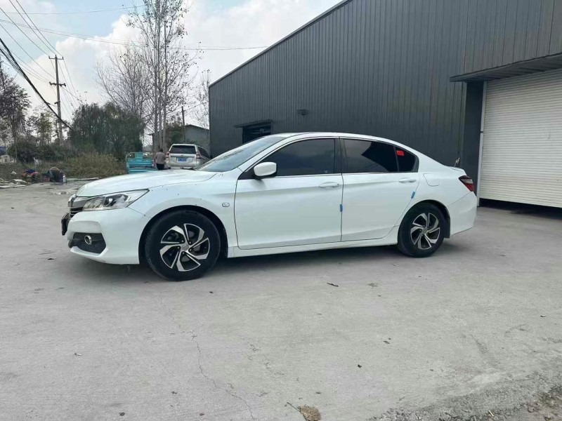 徐州17年本田雅阁1