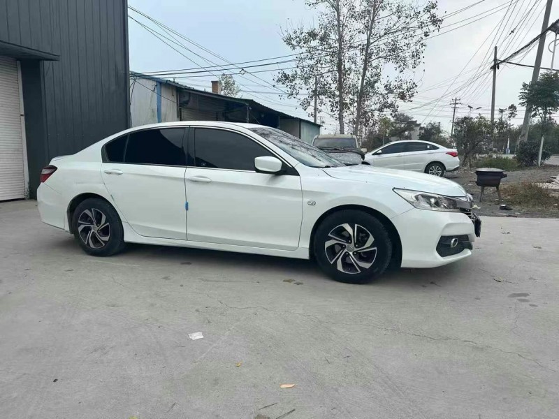 徐州17年本田雅阁2