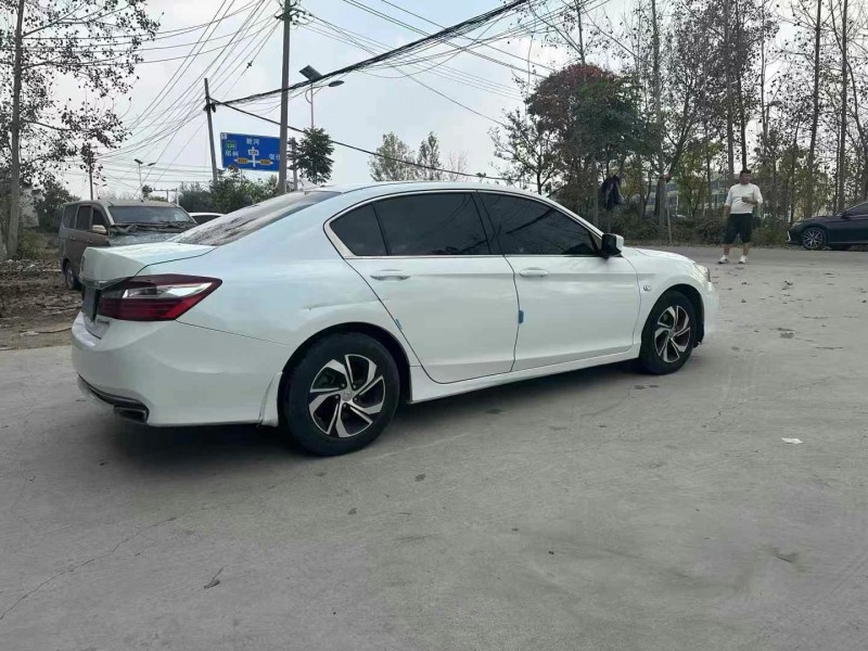 徐州17年本田雅阁6