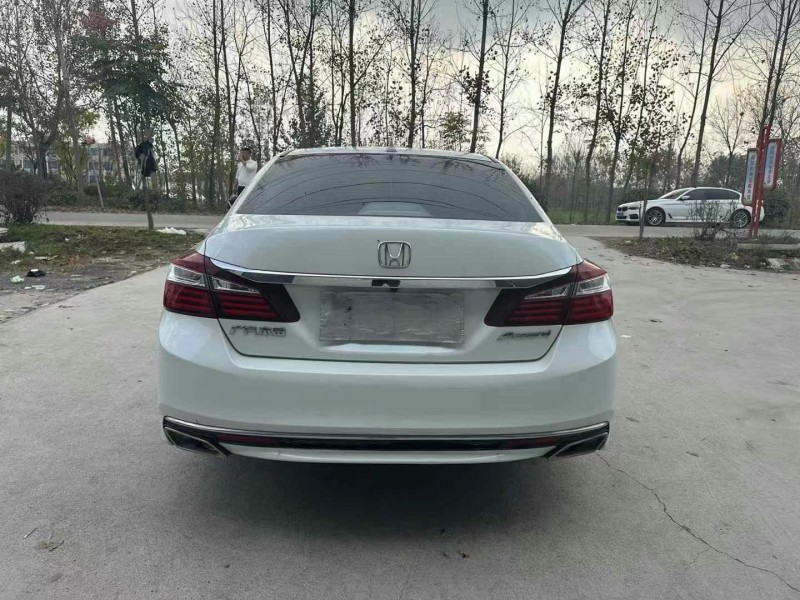 徐州17年本田雅阁8