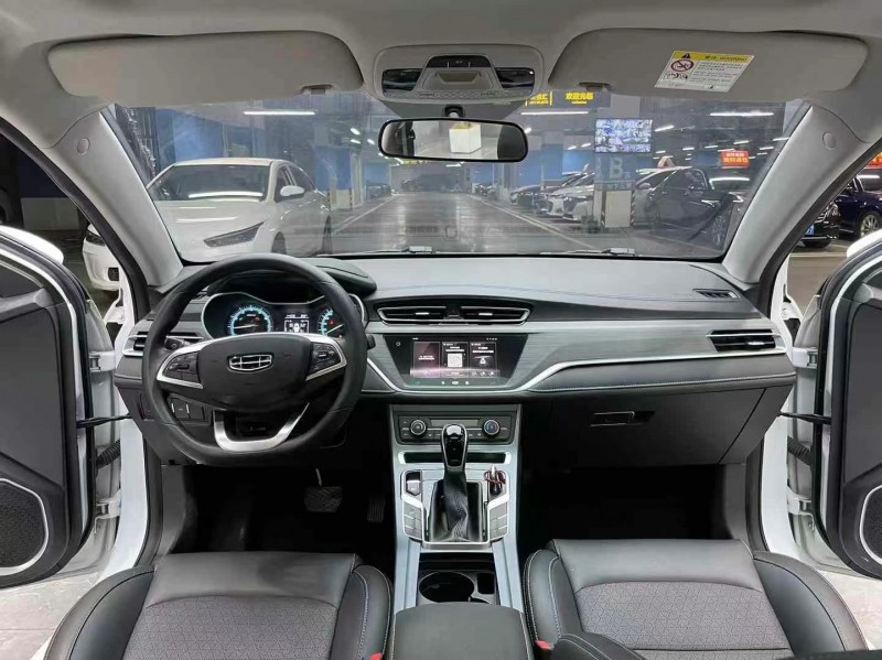 成都22年吉利帝豪3