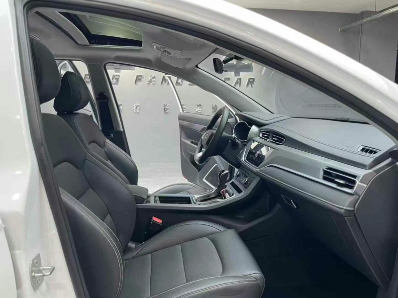 成都22年吉利帝豪4