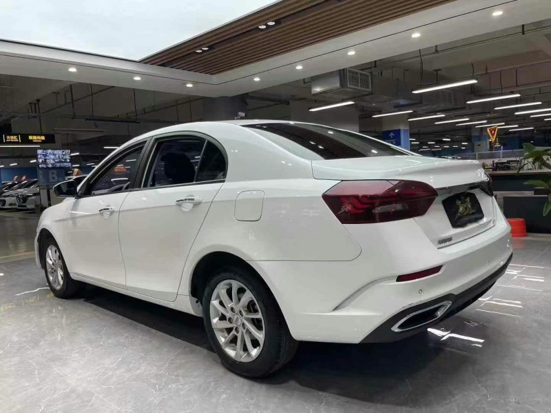 成都22年吉利帝豪8