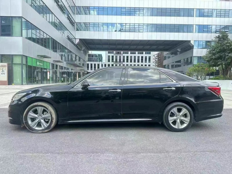 广州18年丰田皇冠3