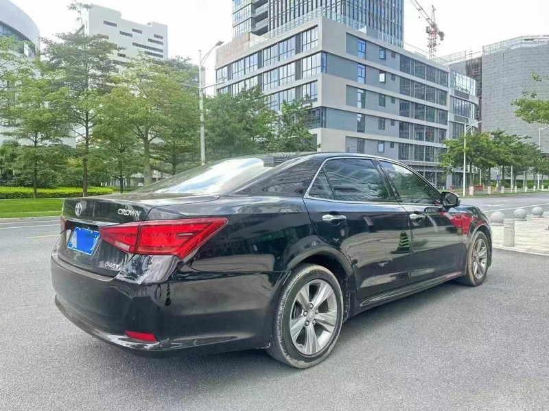 广州18年丰田皇冠5