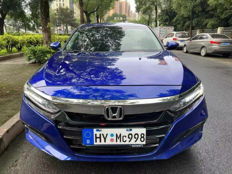 东莞18年本田雅阁1