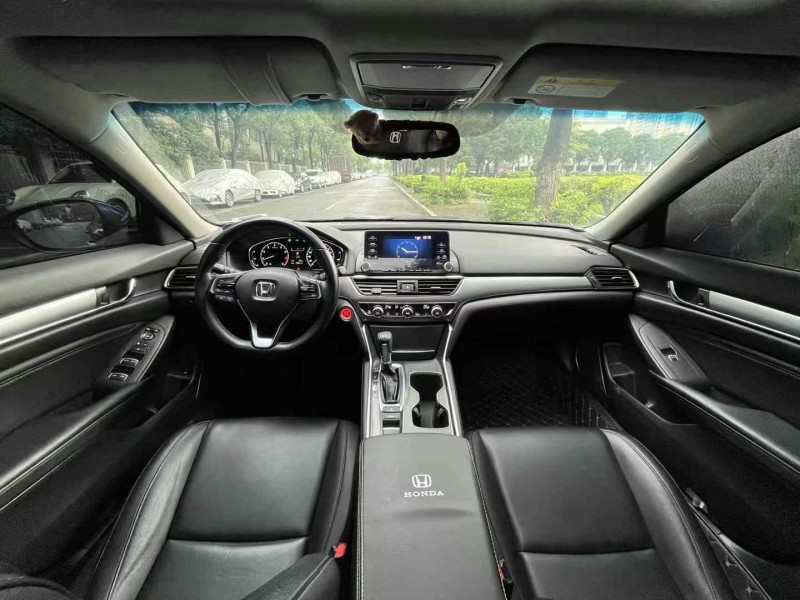 东莞18年本田雅阁7