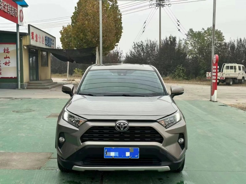 济宁21年丰田RAV4荣放1
