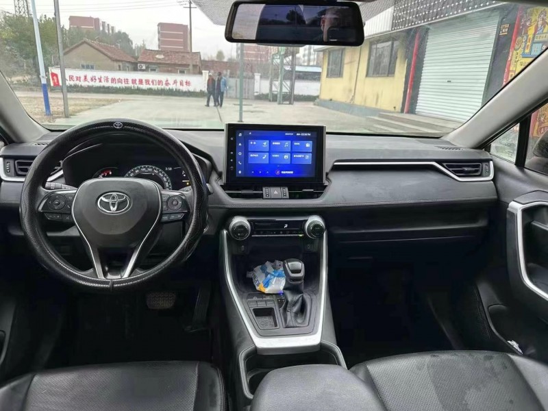 济宁21年丰田RAV4荣放8