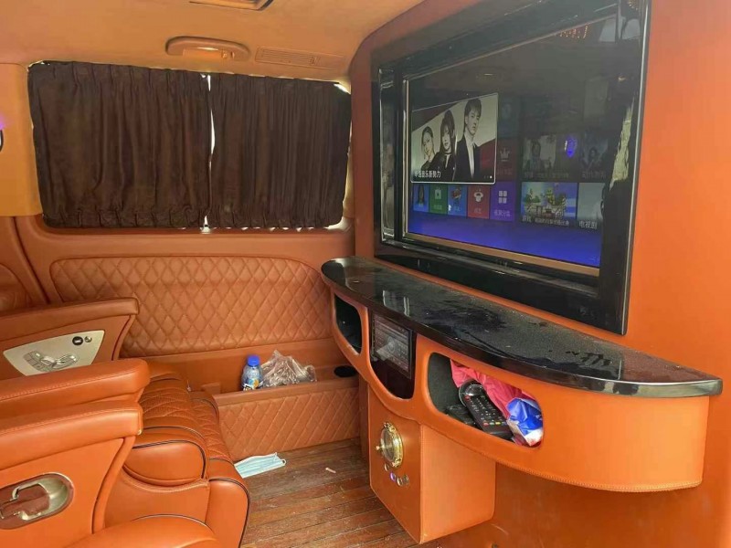 益阳18年奔驰威霆5