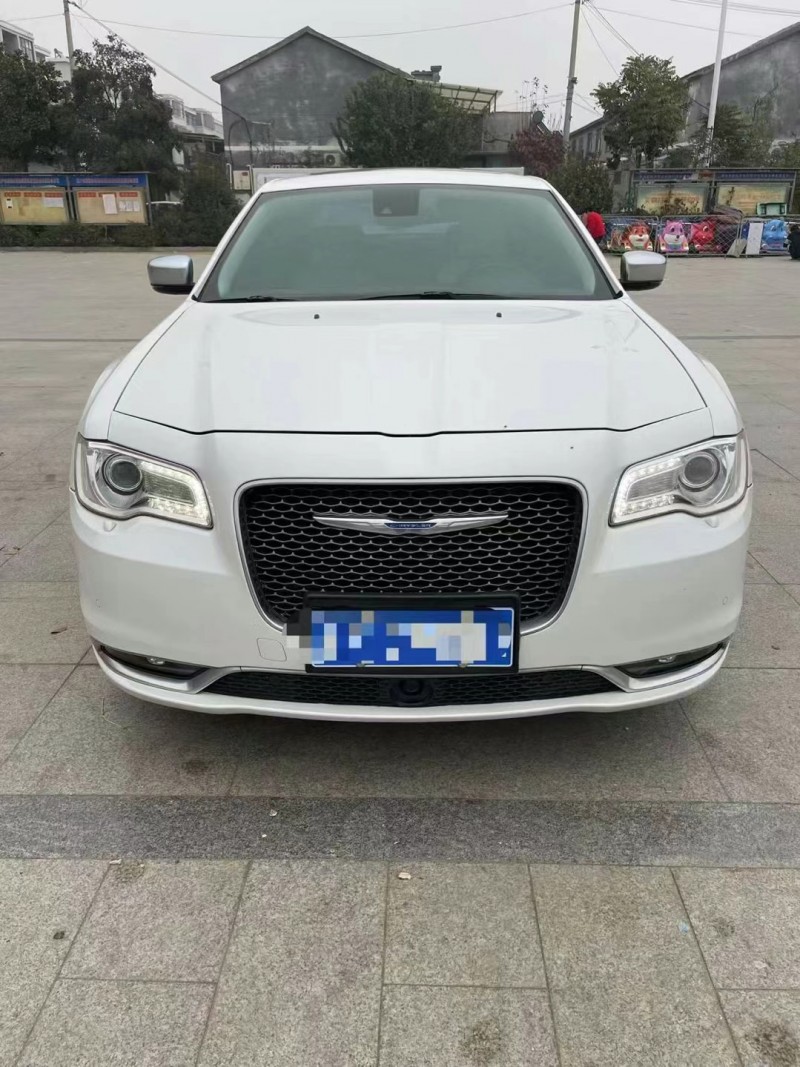 菏泽16年克莱斯勒300C1