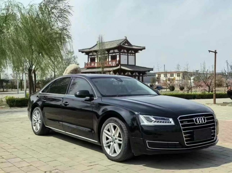 济宁18年奥迪A8L2