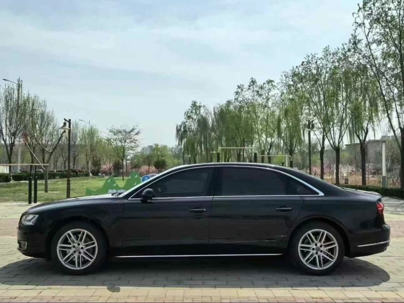 济宁18年奥迪A8L4