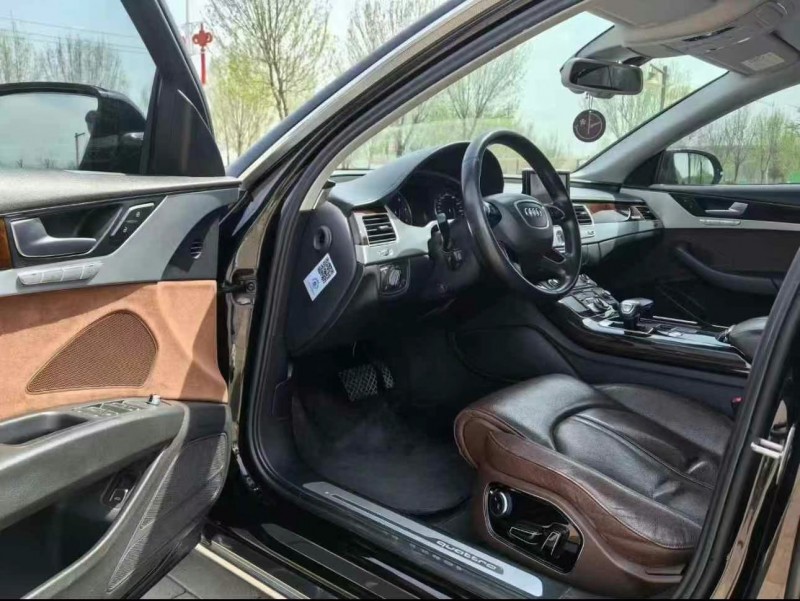 济宁18年奥迪A8L5