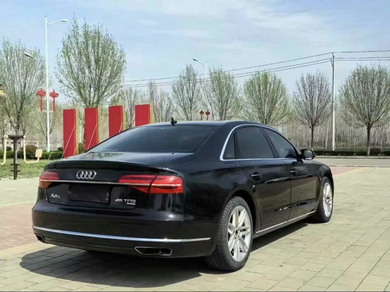 济宁18年奥迪A8L7
