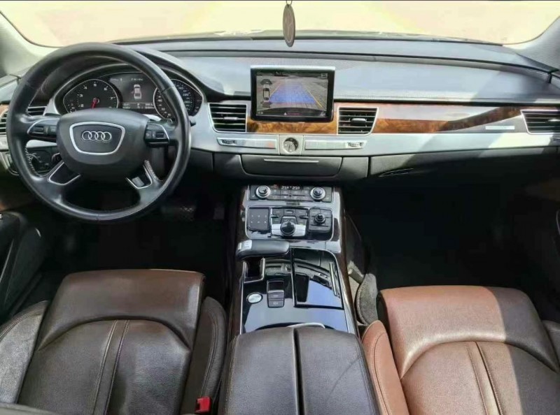济宁18年奥迪A8L8