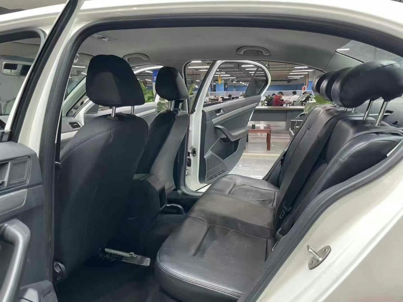 成都18年大众朗逸5