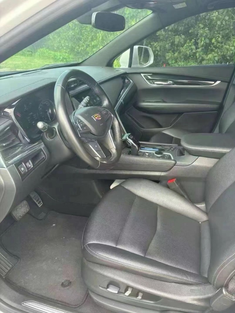 济宁20年凯迪拉克XT52