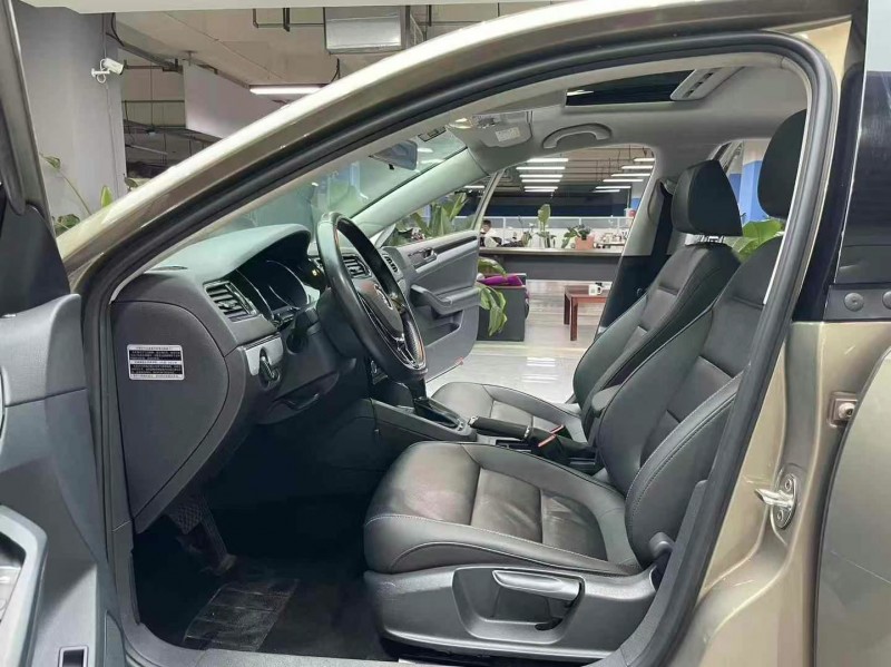 成都17年大众速腾4