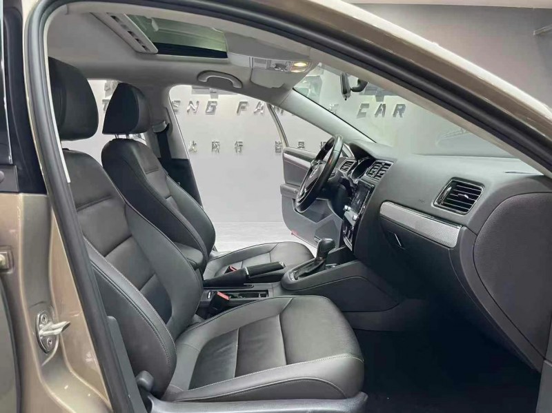 成都17年大众速腾8