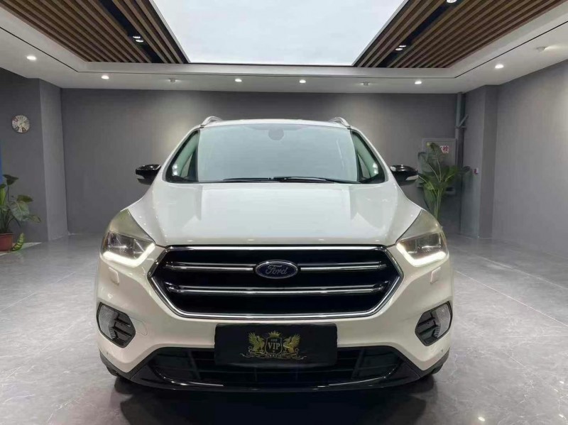 成都18年福特翼虎1