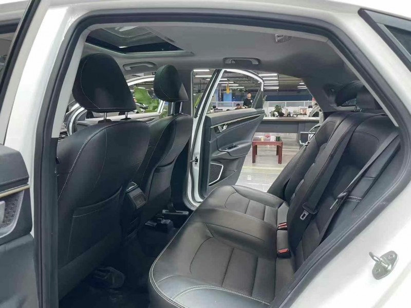 成都21年吉利帝豪4