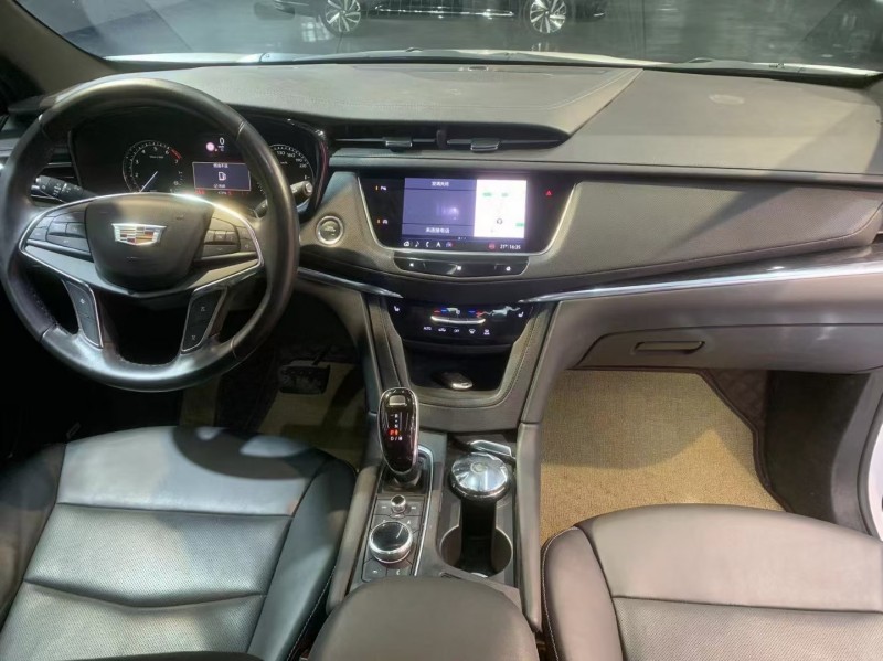 襄陽20年凱迪拉克XT52