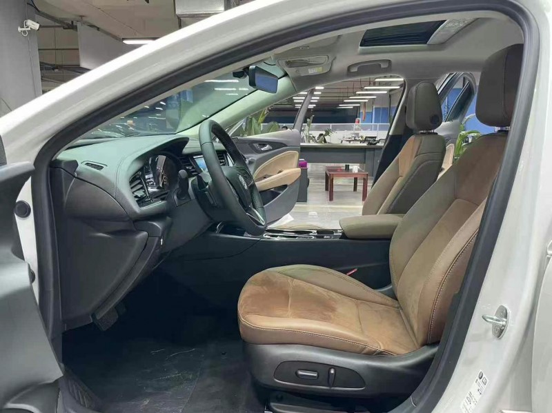 成都23年别克君威5