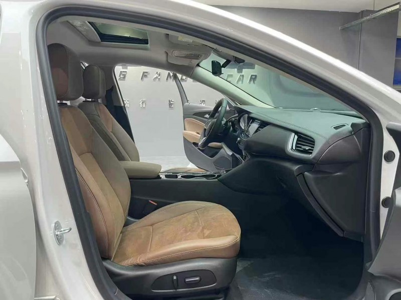 成都23年别克君威7