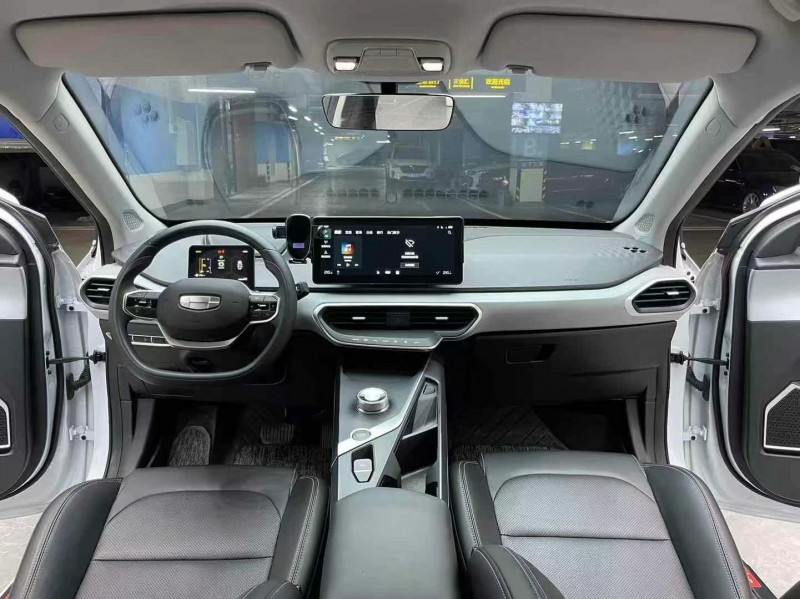 成都23年吉利几何3