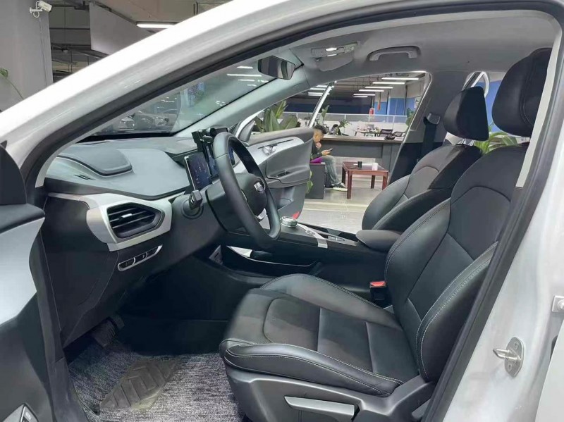 成都23年吉利几何4